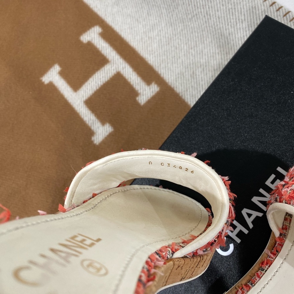 Chanel 21C tweed cork coral sandals - Picture 2 of 6